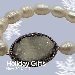 Stretch Pearl Bracelet Quartz Look Center Stone 3”
